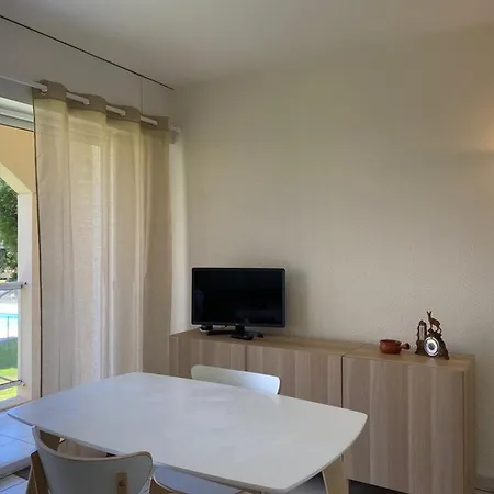 T2 Avec Piscine, Balcon, Parking Prive - - Fr-1-379-113 Apartment