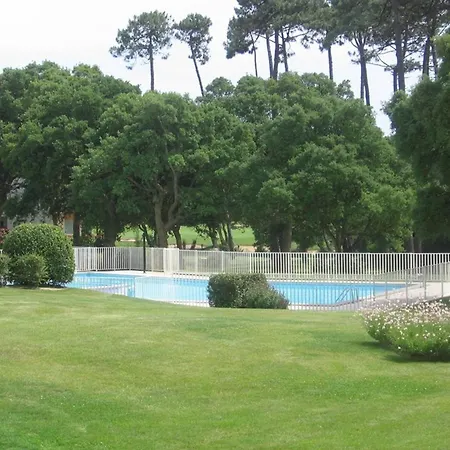 Apartment T2 Avec Piscine, Balcon, Parking Prive - - Fr-1-379-113 *