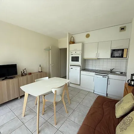 T2 Avec Piscine, Balcon, Parking Prive - - Fr-1-379-113